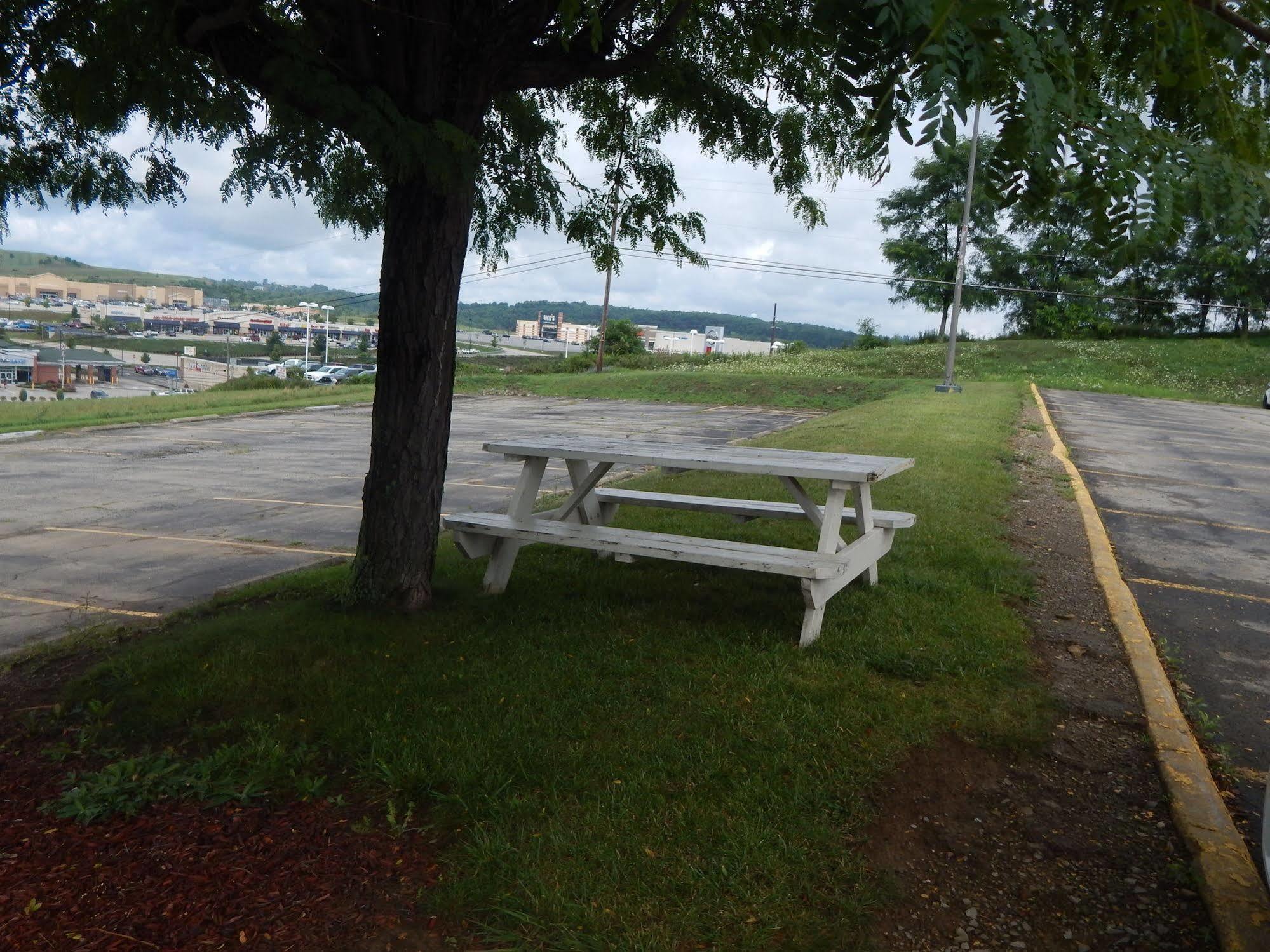Ramada By Wyndham Uniontown